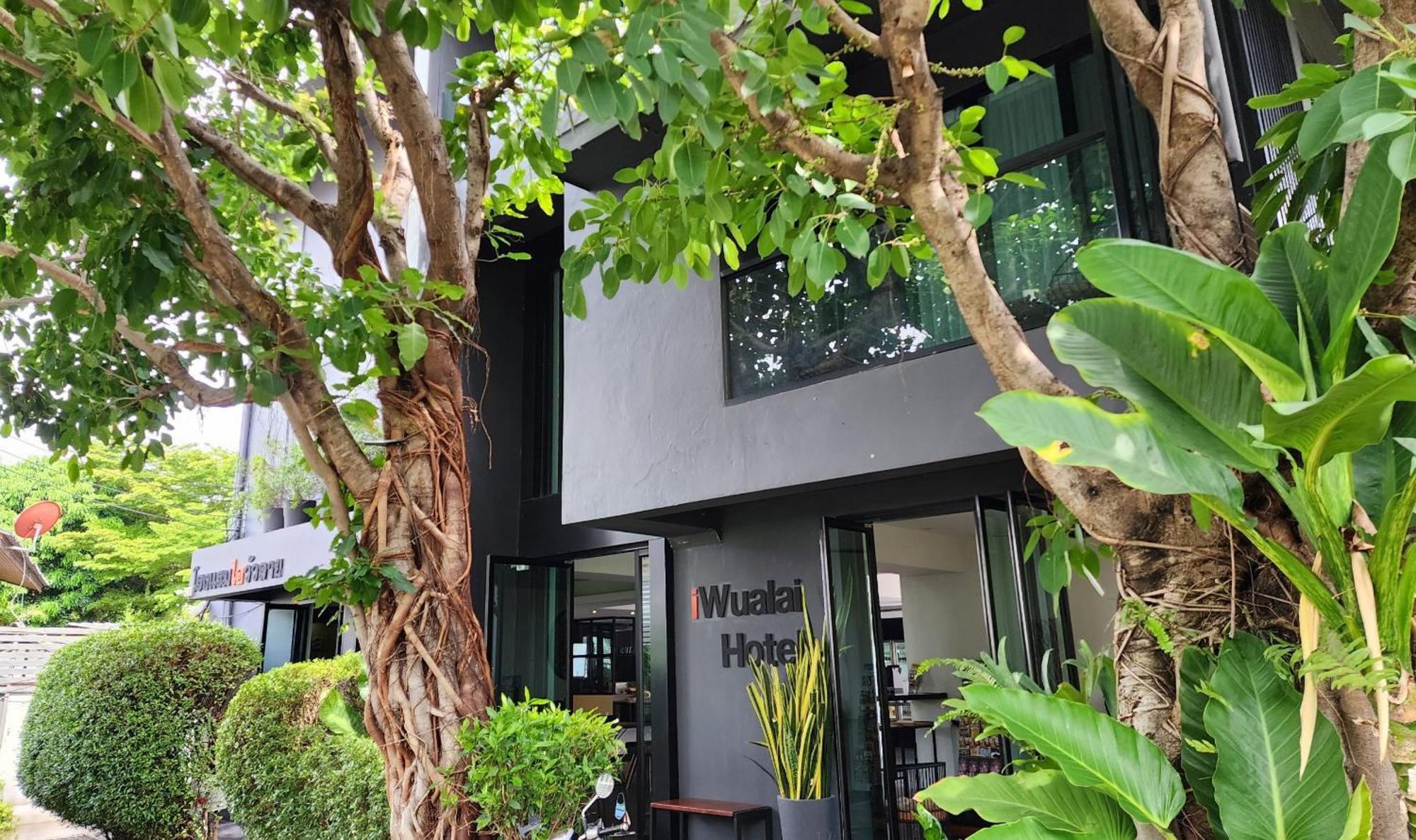 Iwualai Hotel Chiang Mai Exterior photo