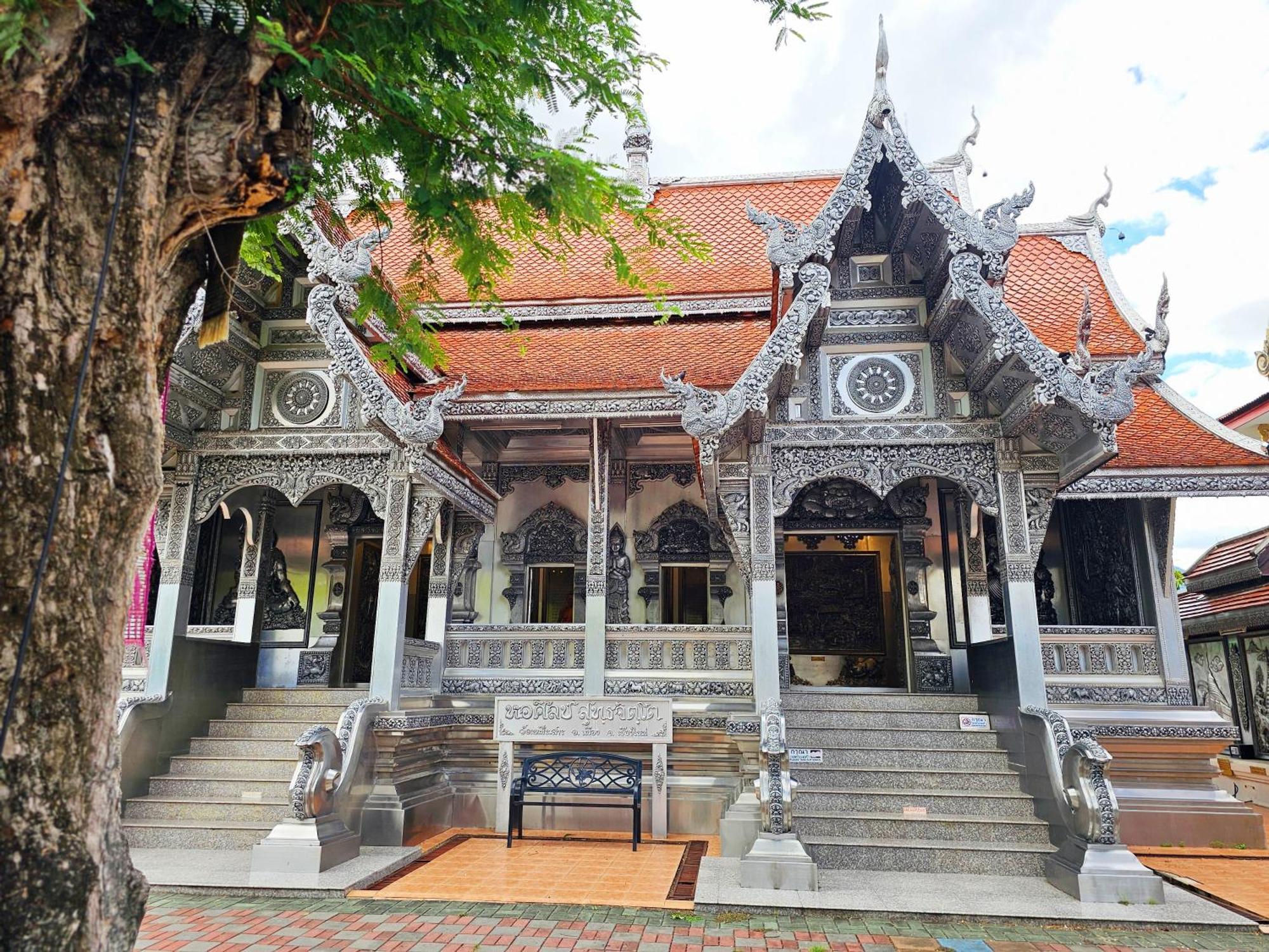 Iwualai Hotel Chiang Mai Exterior photo