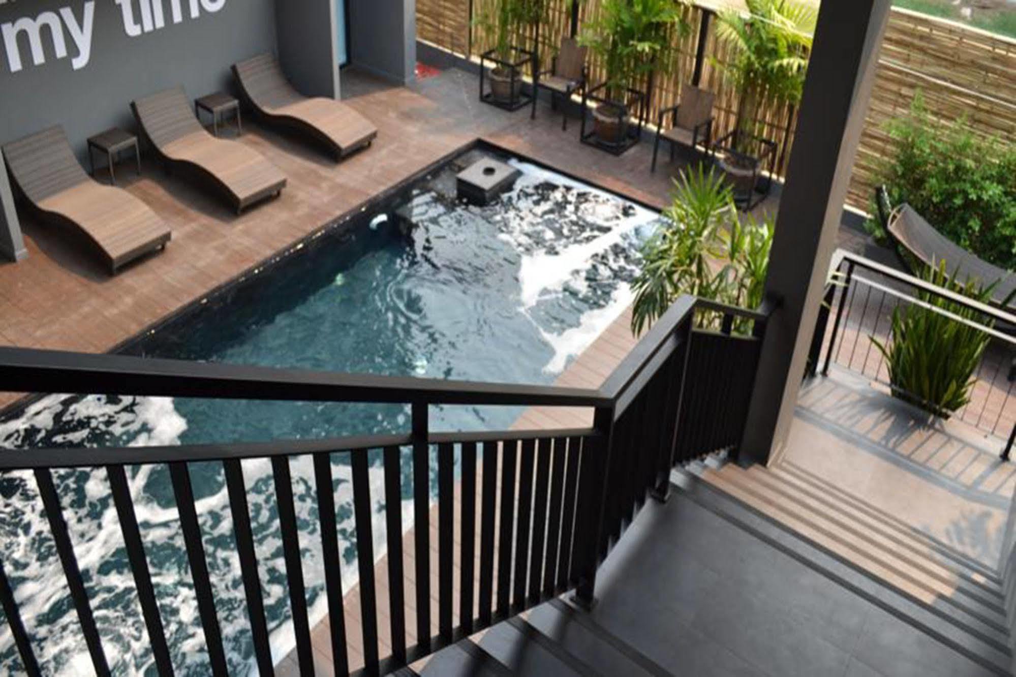 Iwualai Hotel Chiang Mai Exterior photo